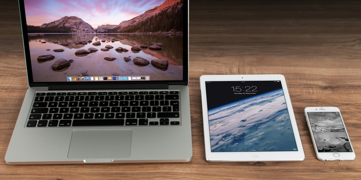 Best Laptop or Smartphone for Bloggers: What Actually Works in the Real World