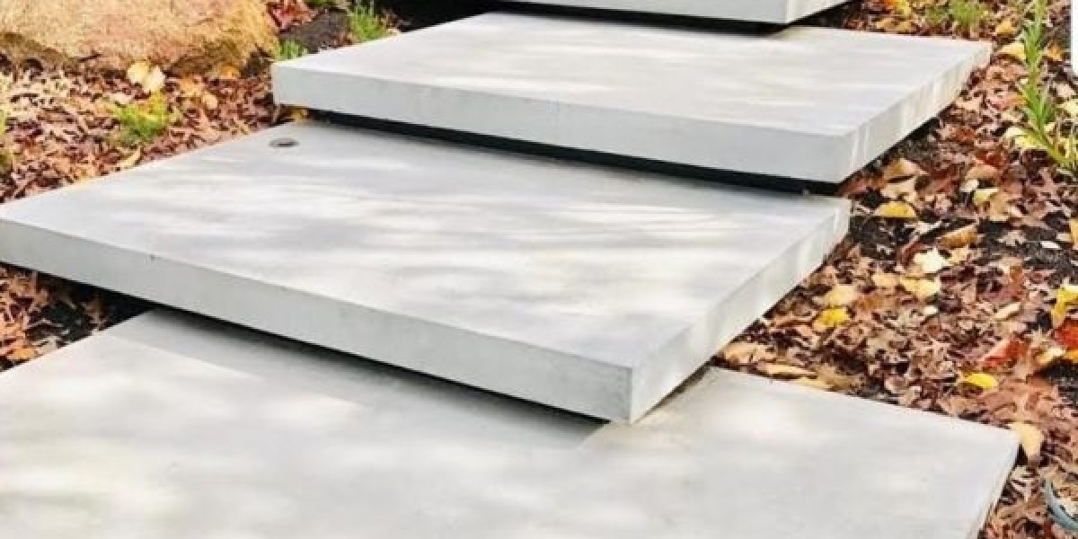 Modern Floating Concrete Steps for Contemporary Landscape Designs