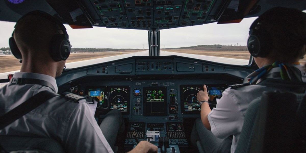 Cabin Crew Training in Mira Bhayandar – Start Your Aviation Journey with The Skyline Aviation Club