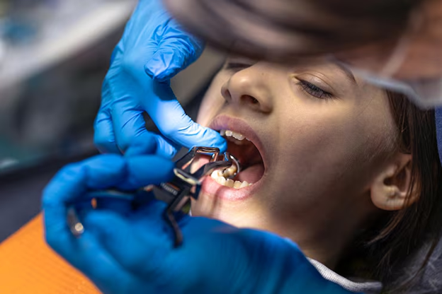 When Tooth Pain Becomes Too Much to Ignore: Understanding Safe Tooth Extraction