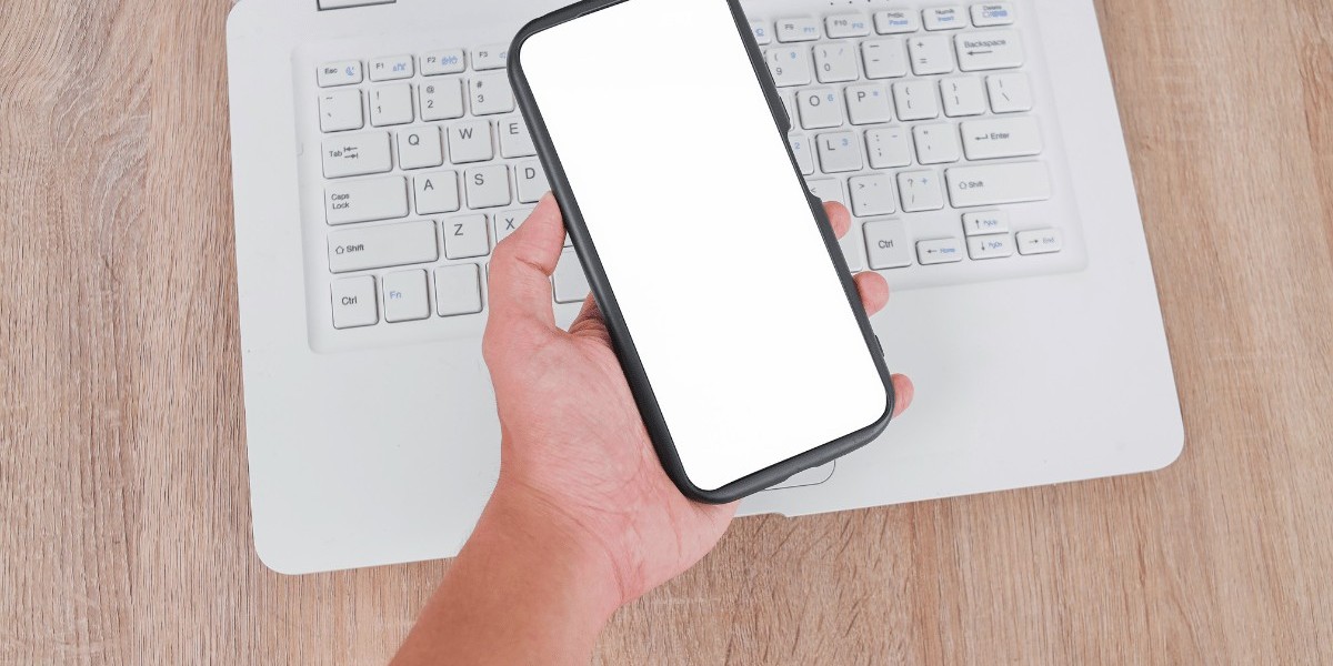Why Mobile-First Experiences Matter More Than Ever for Contractors