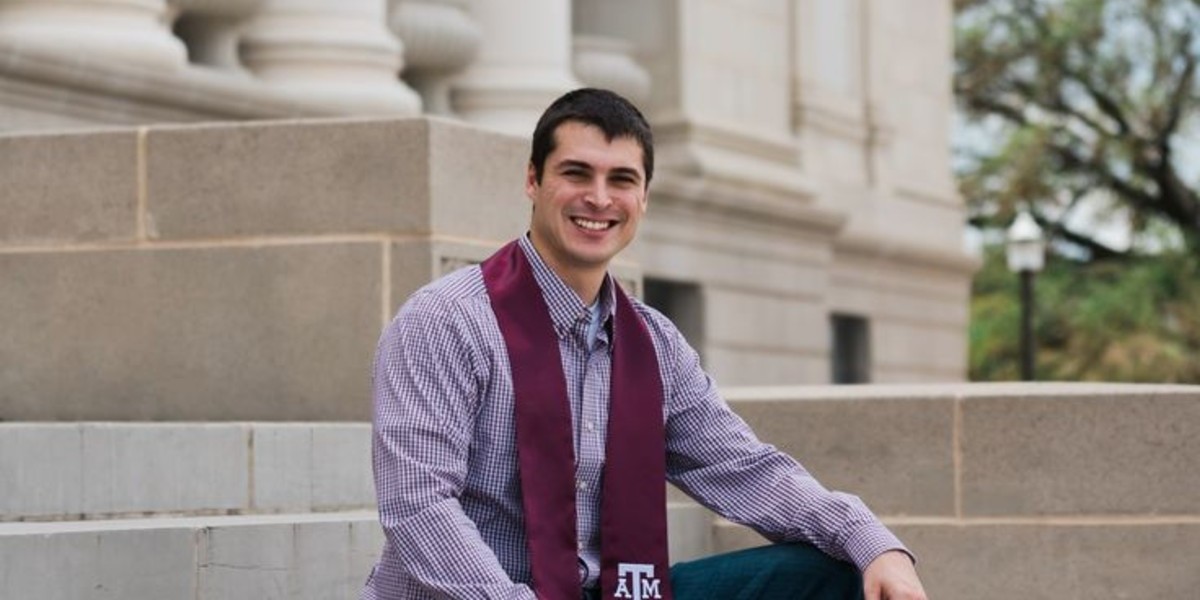 Senior Portraits in Medford, OR: How to Capture Timeless Graduation Memories with Professional Photography