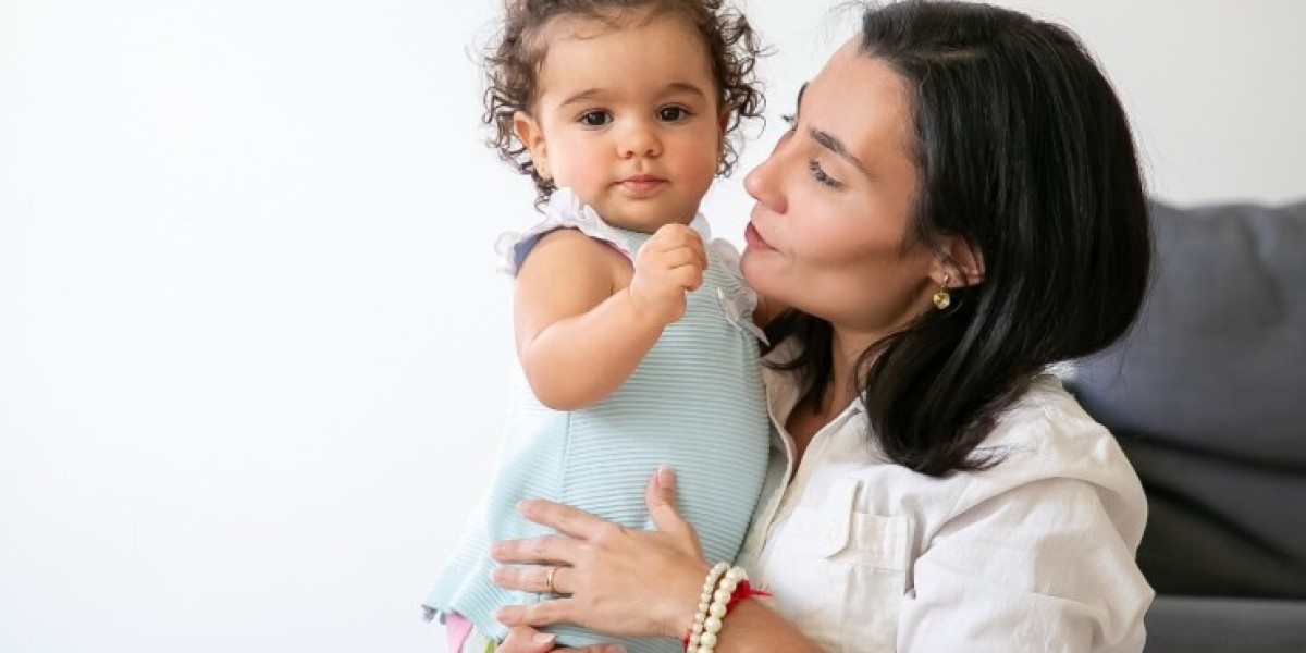 Agency-Hired Part Time Nanny in Dubai vs Independent Nanny
