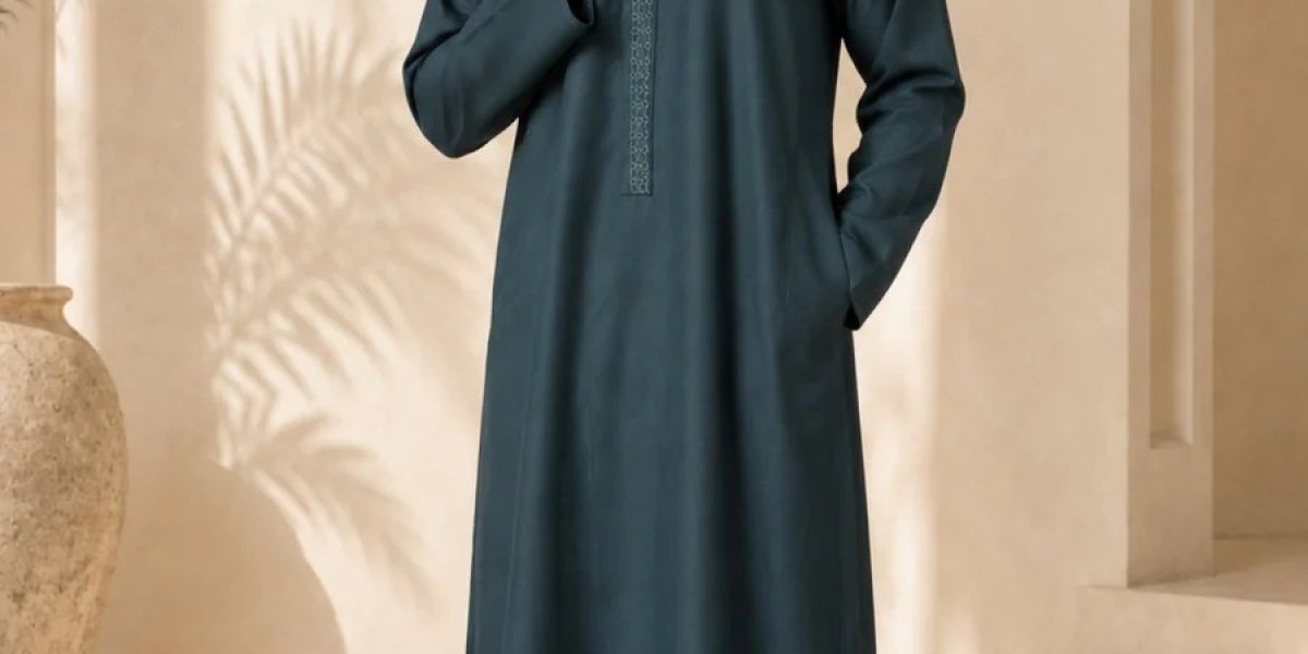What Are the Main Features of Middle Eastern Clothing?