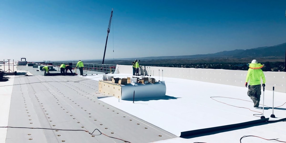 Why a TPO Roofing System in West Allis Is a Smart Choice for Commercial Building