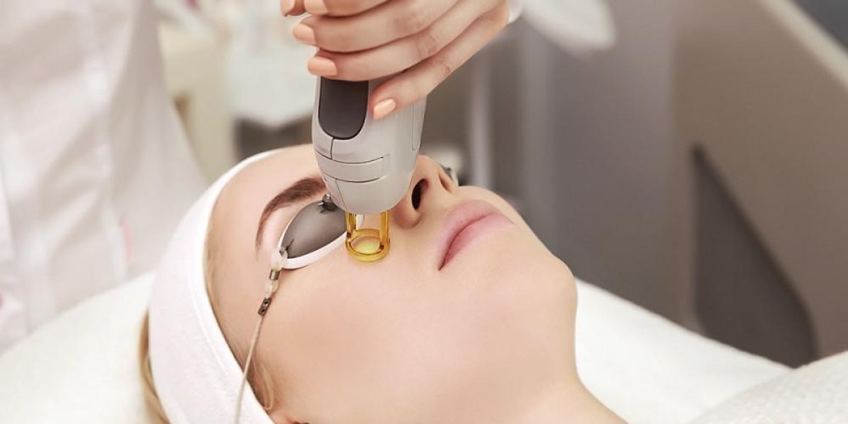 Fractional RF Microneedling vs Traditional Microneedling: Key Differences